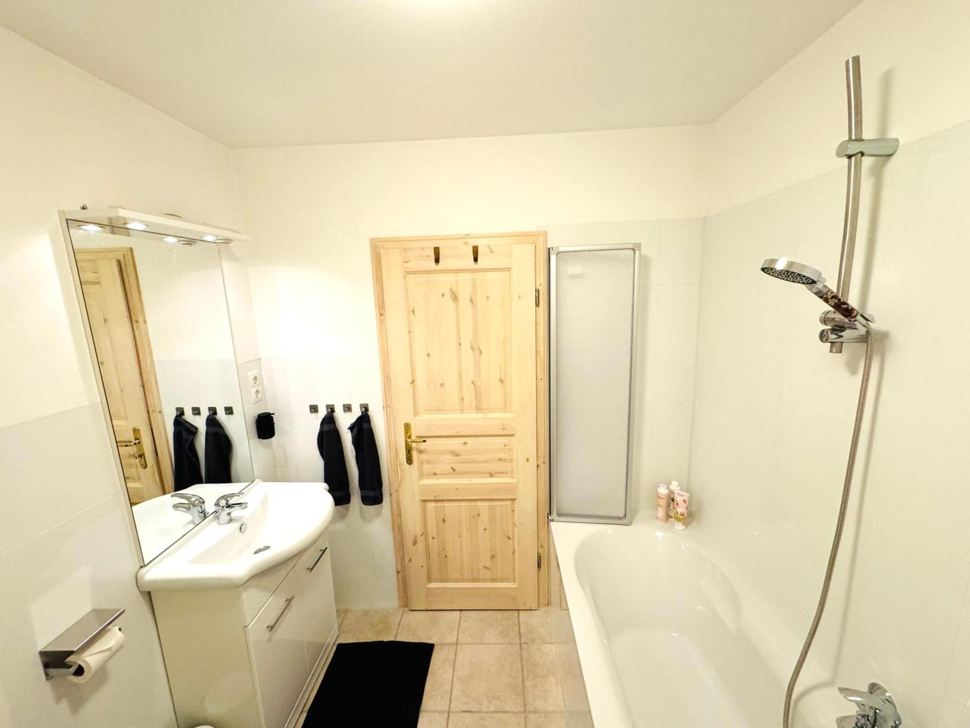 Superhosts Zentrum - Parkplatz - Badewanne - Netflix - Kaffee BRE Eksteriør bilde